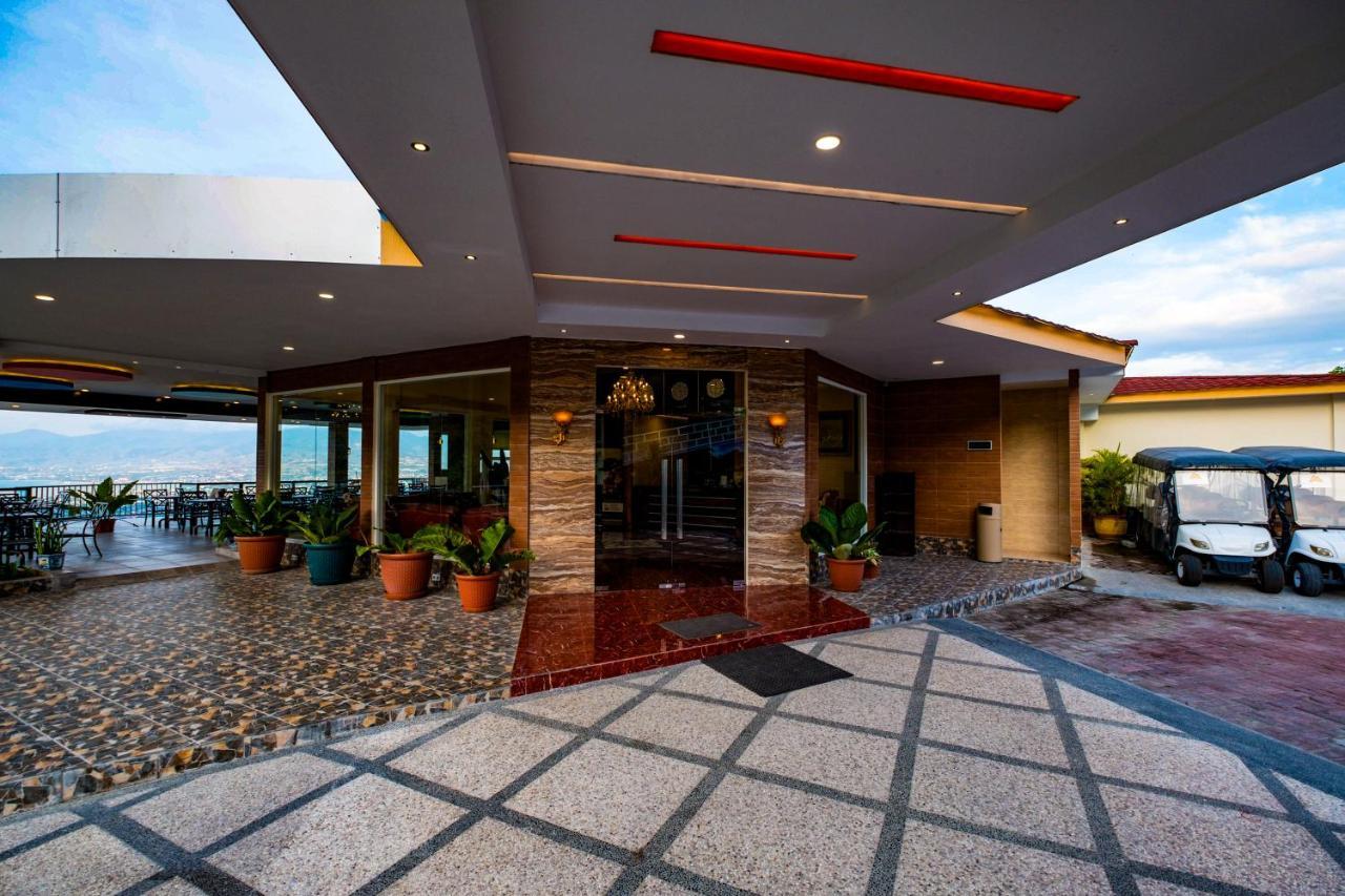 Bukit Indah Doda Hotel & Resorts Palu Luaran gambar